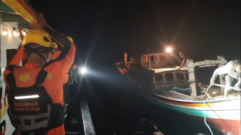 SAR Pangkalpinang Evakuasi KM Sebanyak (Video)